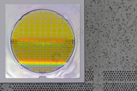 用于电子产品中用于制造集成电路带有微芯片的晶片硅晶片上的彩虹图片